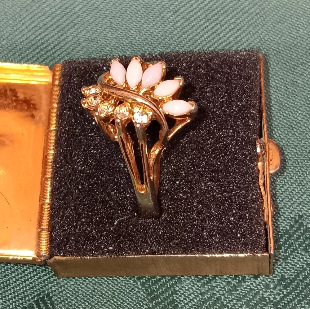 Ring A Queens Ring Size 13 Gold Tone With Opals & Cz's - Picture 2 of 5